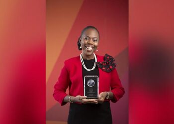 MD of Absa Bank Ghana, Abena Osei-Poku holding her award