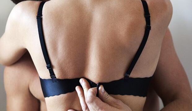 InBedWithAdwen: The subtle art of unhooking a woman's bra as