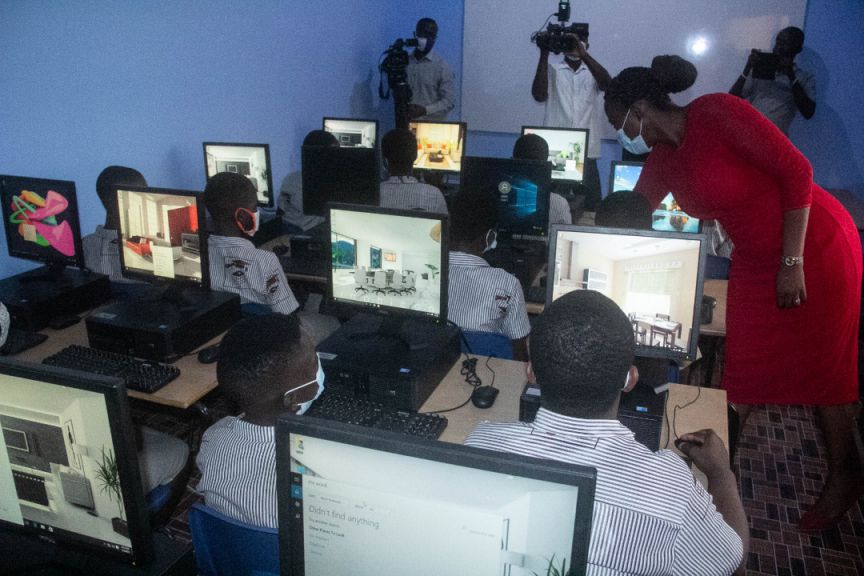 Vodafone Ghana Foundation commissions a computer lab_