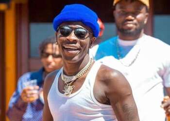 Shatta Wale Jams to Sarkodie’s song (Video)