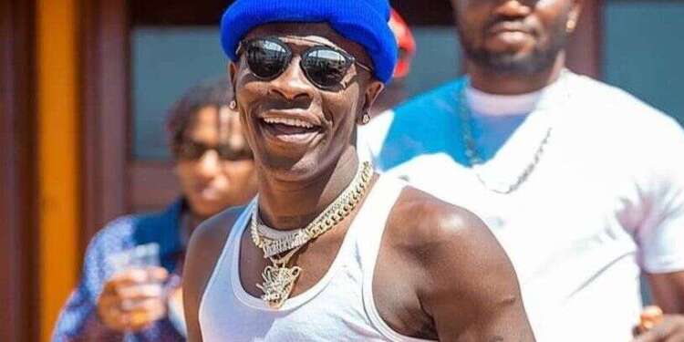 Shatta Wale Jams to Sarkodie’s song (Video)