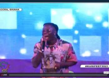 Stonebwoy thrill hundreds at the closing ceremony of Kusi Ideas festival