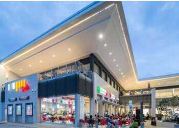 A Magical Christmas at the West Hills Mall: Santa’s Grotto, Music, Fun, Play and More Music