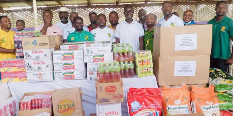 Prempeh '98' donates to Apam Orphanage
