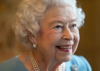 Queen Elizabeth tests positive for COVID-19