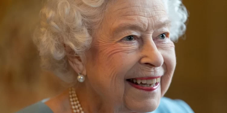 Queen Elizabeth tests positive for COVID-19