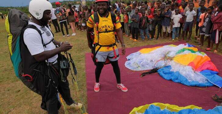 Paragliders return to Ghana's skies for Easter festival