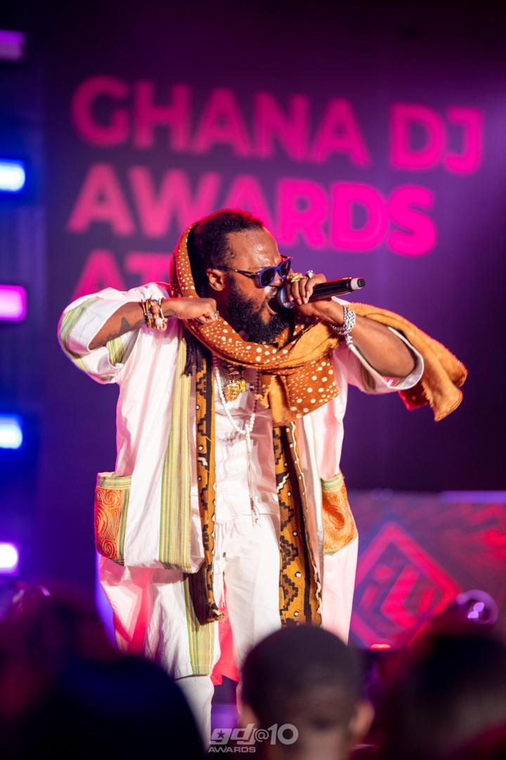  Gibrilville lights up 2022 Ghana DJ Awards with ‘Angels’ performance  