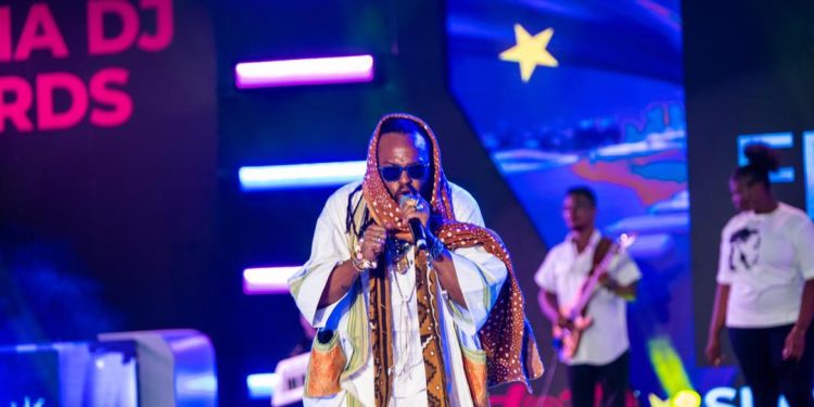  Gibrilville lights up 2022 Ghana DJ Awards with ‘Angels’ performance  