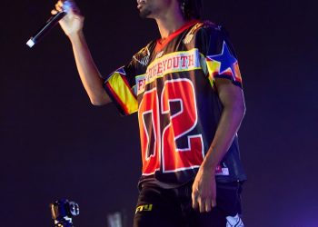 Kwesi Arthur in Free The Youth outfit at Afrochella. Photograhed by CaxyConcepts
