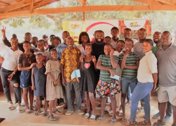 Hiablor Tours, Happy 98.9 FM and YFM dine with children from the Frafraha Foster Home