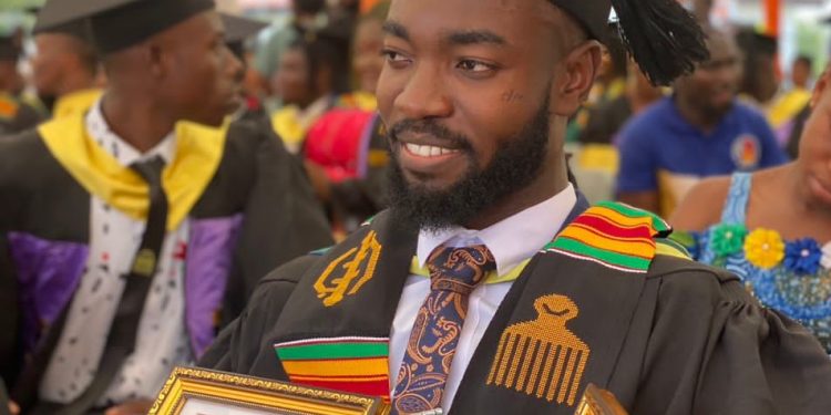 Meet the old student of Akwamuman SHS who graduated with First Class honours & two awards after diverting from Arts to Business