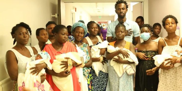 Black Sherif covers bills of maternal mothers at Ridge Hospital
