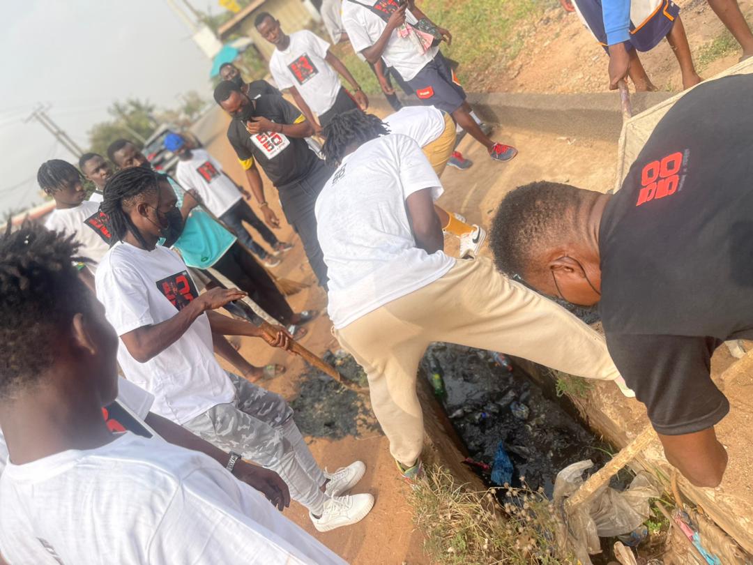 Music duo, Fifty 50, mobilize Adenta youth for a clean-up exercise; crowns it with a massive outdoor concert