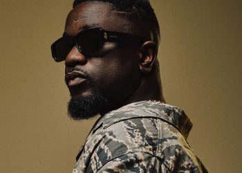 Social media users call out Sarkodie for shunning underground artiste  