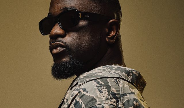 Social media users call out Sarkodie for shunning underground artiste