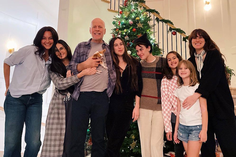 Bruce Willis diagnosed with dementia, family announces