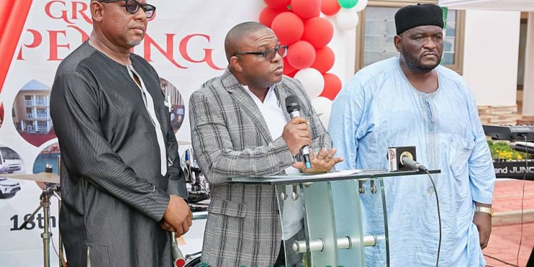 Pic: Jannah Villas officials at the unveiling of their new apartment buildings