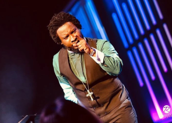 Sonnie Badu turns anointing oil into blood