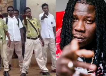 Stonebwoy rewards young talented high school boys with free show 