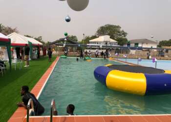 Lakeside Marina Park opens ultramodern swimming pool