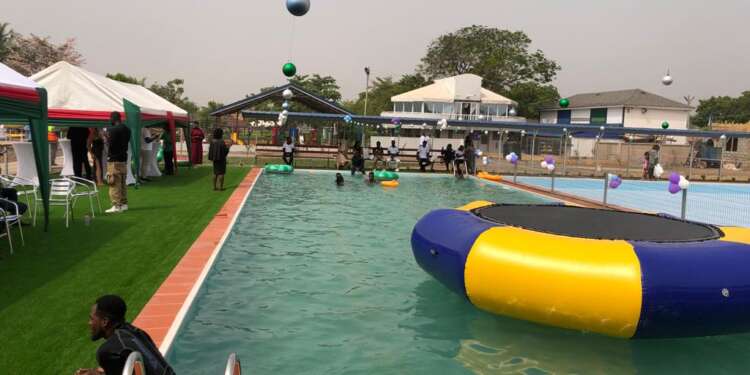 Lakeside Marina Park opens ultramodern swimming pool