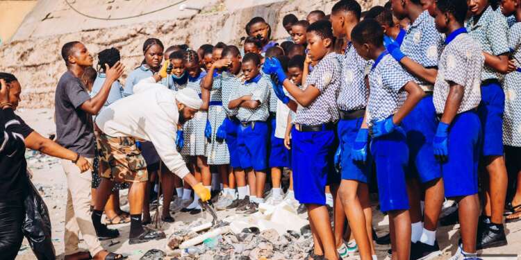 Gasmilla leads ‘Falefale Beach Cleanup’ with Jamestown school children