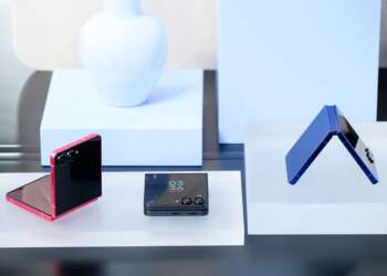 Samsung Galaxy Z Flip7: A Pocket-Sized AI Powerhouse With a New Edge-To-Edge FlexWindow