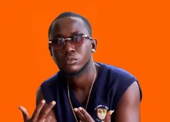 Lil Carby champions the outsiders with gritty new single “Long Journey”