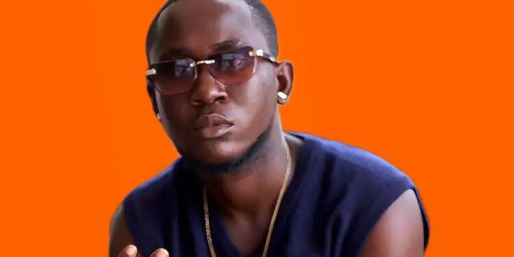 Lil Carby champions the outsiders with gritty new single “Long Journey”