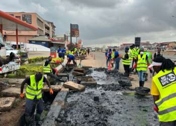Buzstop Boys lead three-day clean carnival along the Lapaz Akweteyman Stretch