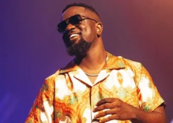 Sarkodie urges caution amid speculation over Stonebwoy’s cryptic post