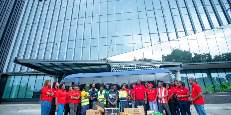 Absa Prestige Banking team equips Buzstop Boys to support community clean-up work